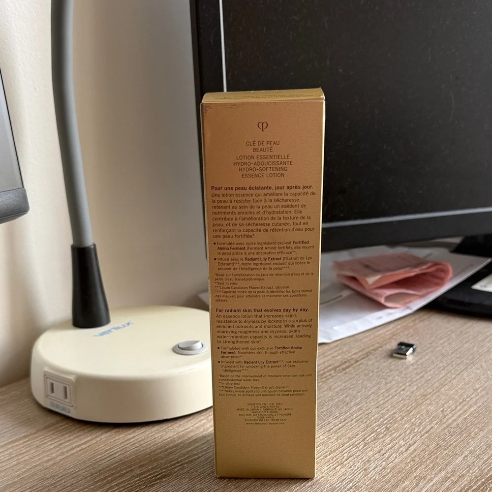 Clé de Peau Beauté Gold lotion essentiale - Picture 2 of 4